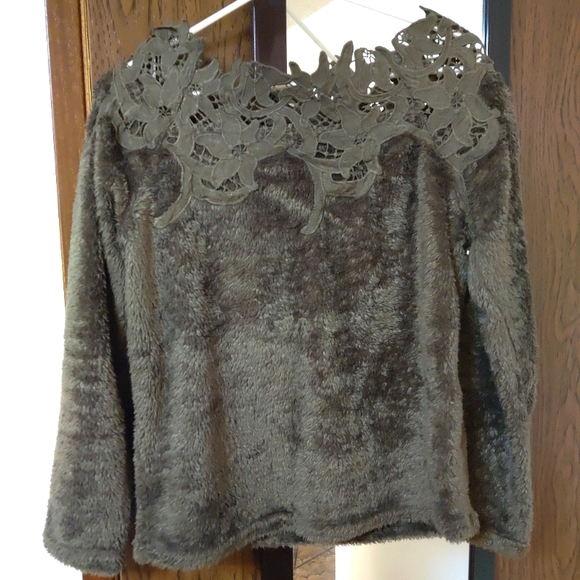 Green Lace Fuzzy Sweater - Picture 2 of 6
